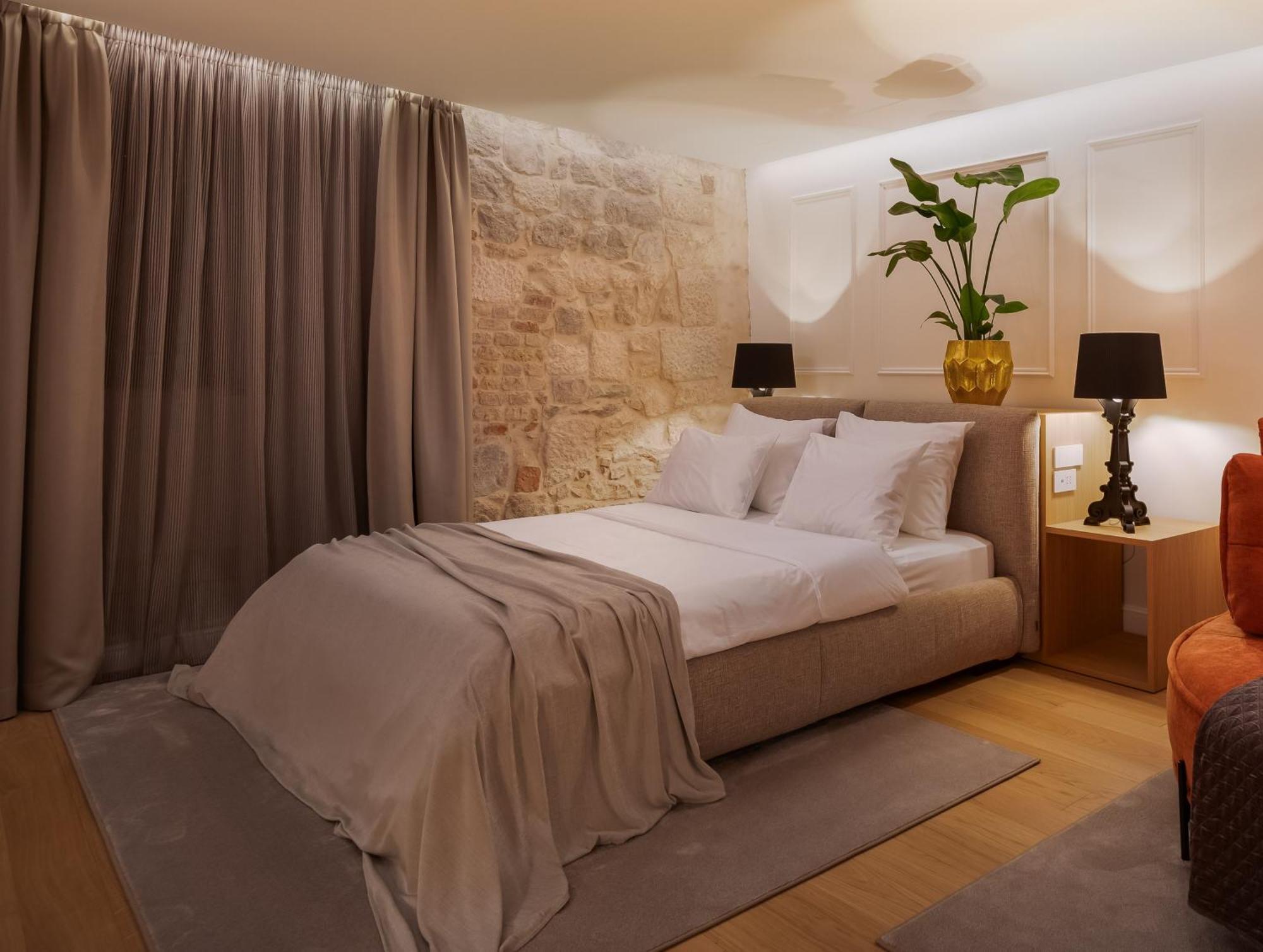 Golden Gate Luxury Rooms - Unique Unesco Location สปลิท ภายนอก รูปภาพ